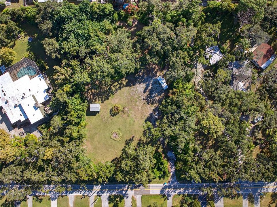 合同活跃: $999,000 (1.37 acres)