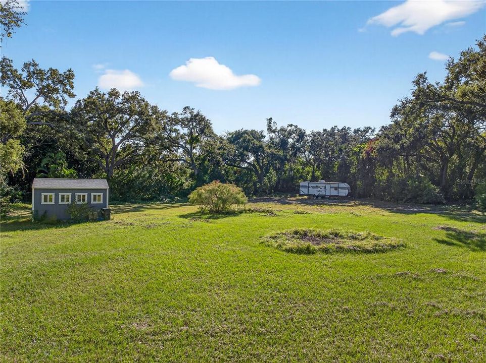 合同活跃: $999,000 (1.37 acres)