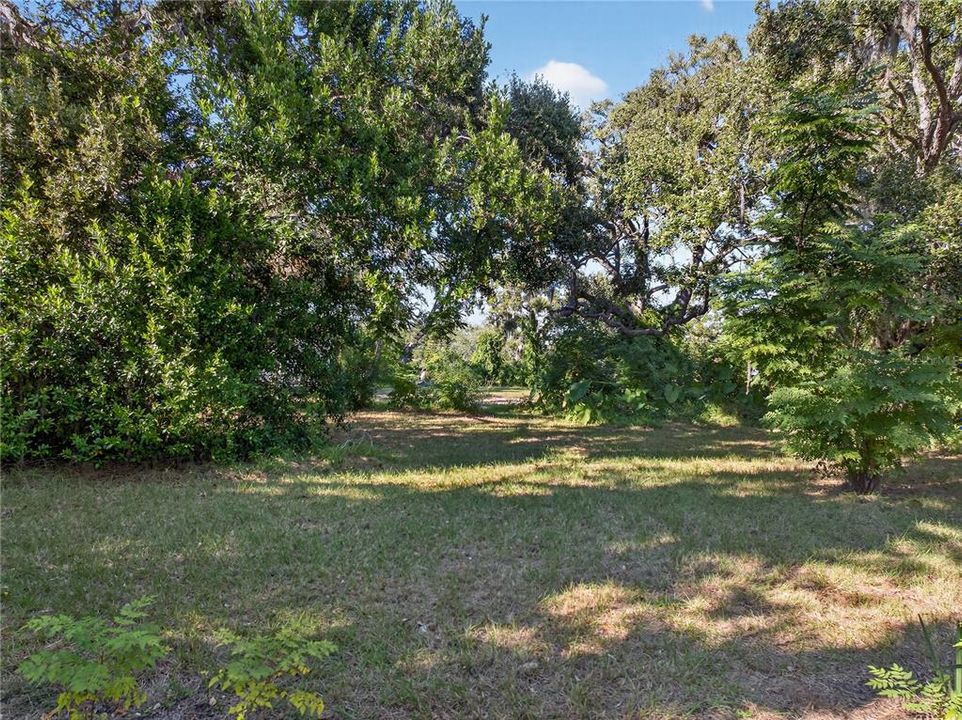 合同活跃: $999,000 (1.37 acres)