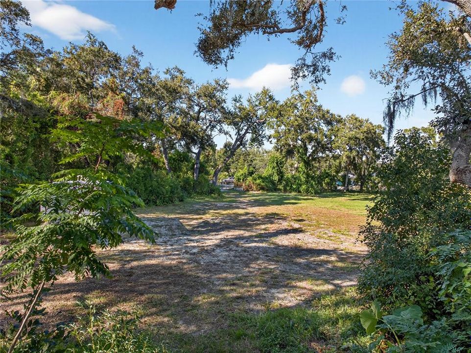 合同活跃: $999,000 (1.37 acres)