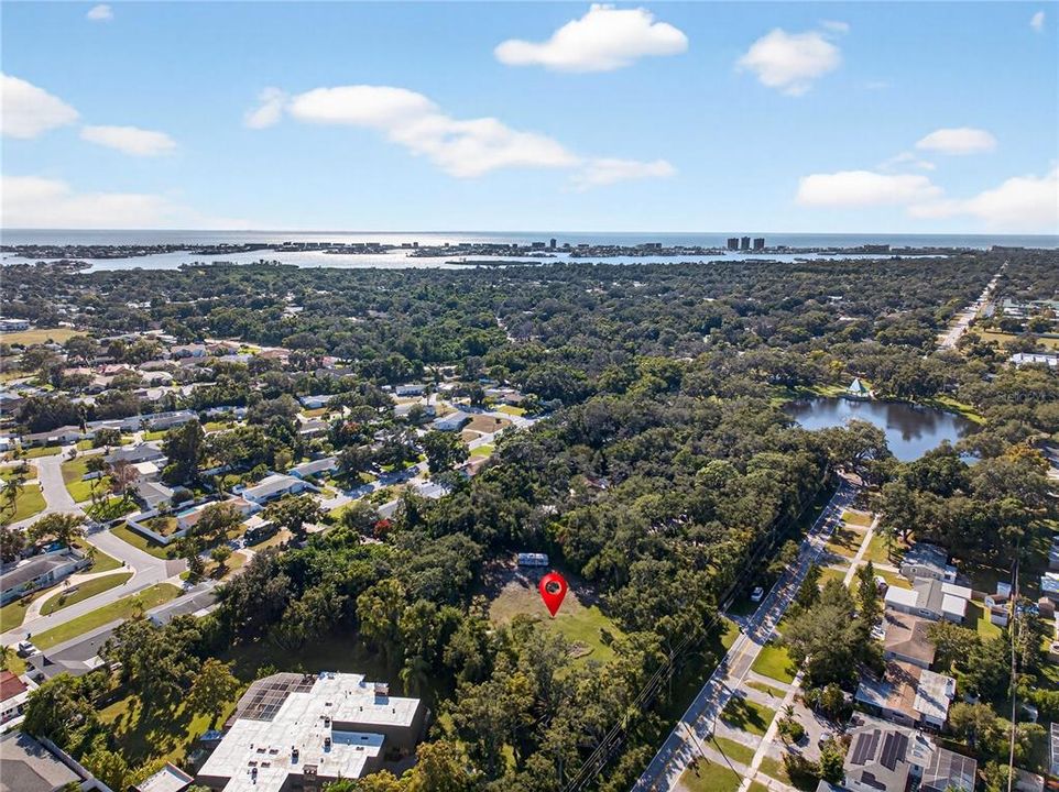 合同活跃: $999,000 (1.37 acres)