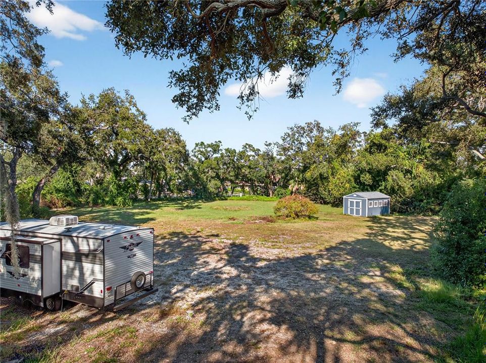 合同活跃: $999,000 (1.37 acres)