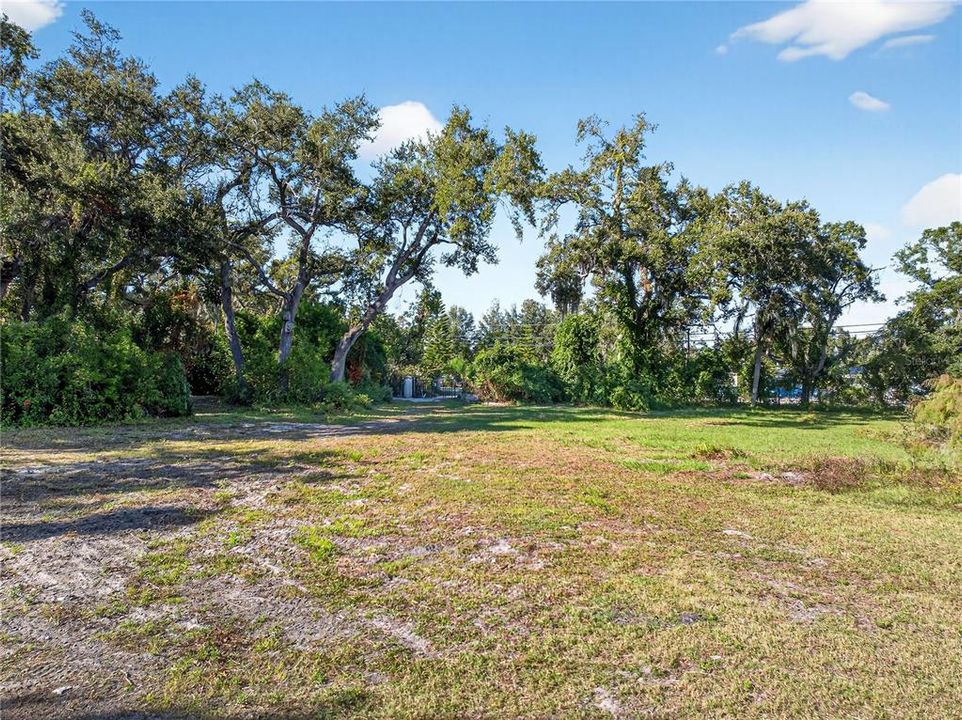 合同活跃: $999,000 (1.37 acres)