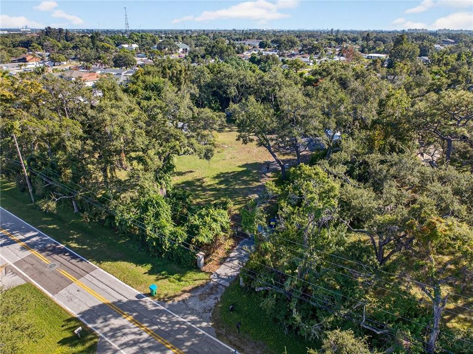 合同活跃: $999,000 (1.37 acres)