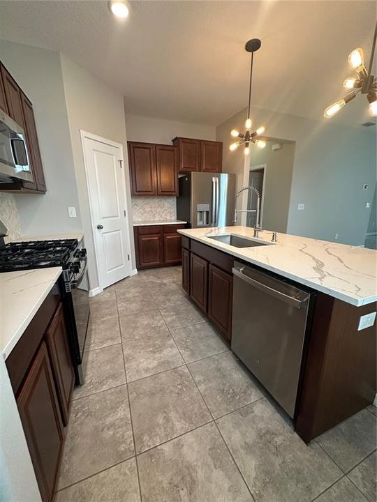 For Rent: $2,100 (3 beds, 2 baths, 1506 Square Feet)