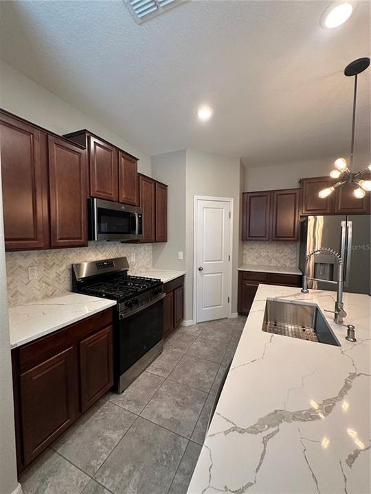 For Rent: $2,100 (3 beds, 2 baths, 1506 Square Feet)