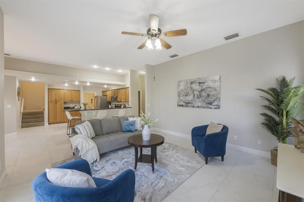 En Venta: $699,500 (3 camas, 2 baños, 2612 Pies cuadrados)