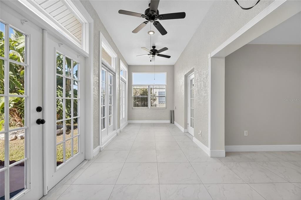 En Venta: $699,500 (3 camas, 2 baños, 2612 Pies cuadrados)