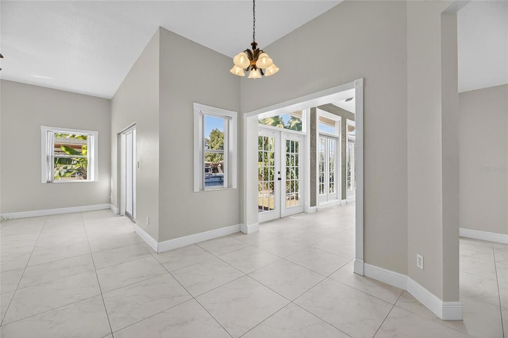 En Venta: $699,500 (3 camas, 2 baños, 2612 Pies cuadrados)