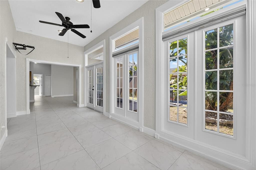 En Venta: $699,500 (3 camas, 2 baños, 2612 Pies cuadrados)