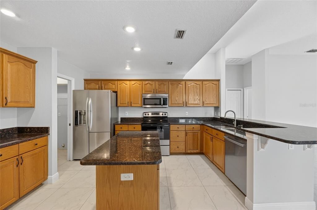 En Venta: $699,500 (3 camas, 2 baños, 2612 Pies cuadrados)