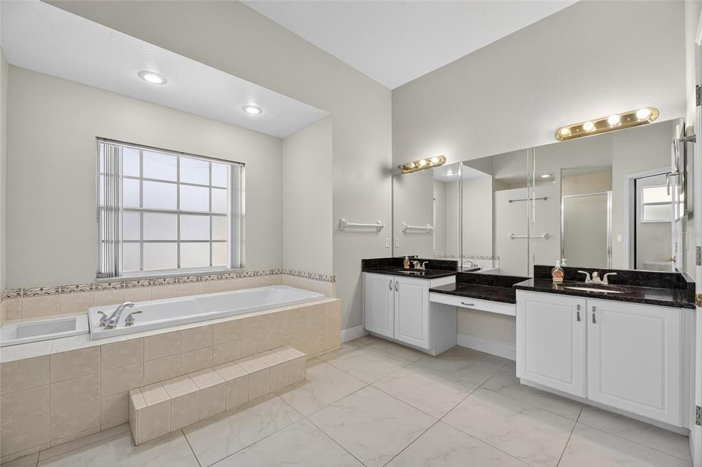 En Venta: $699,500 (3 camas, 2 baños, 2612 Pies cuadrados)