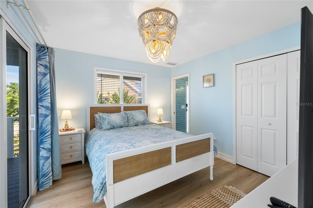 For Sale: $797,000 (3 beds, 2 baths, 1572 Square Feet)