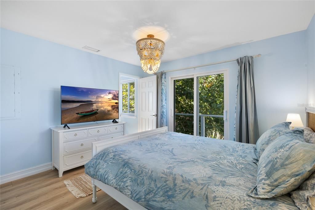 For Sale: $797,000 (3 beds, 2 baths, 1572 Square Feet)