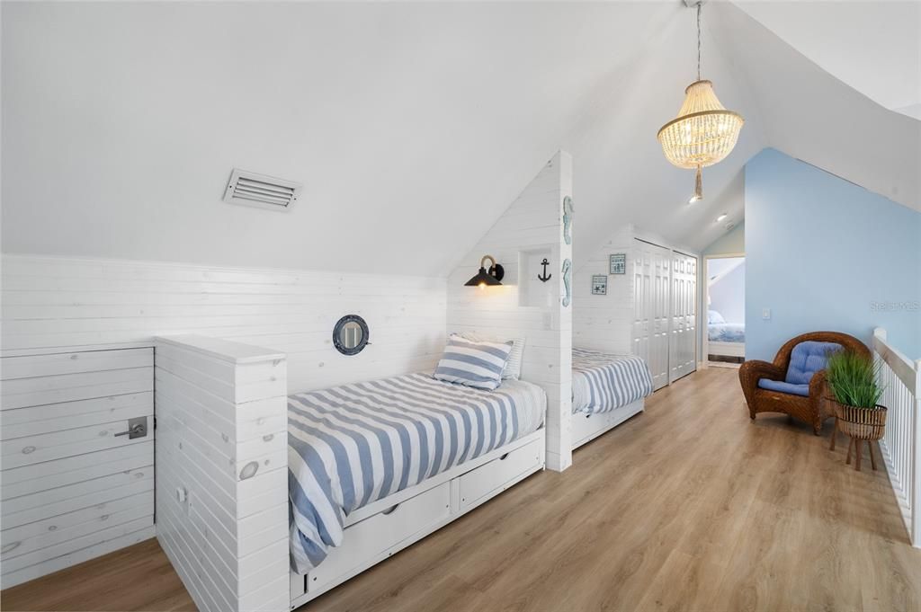 For Sale: $797,000 (3 beds, 2 baths, 1572 Square Feet)