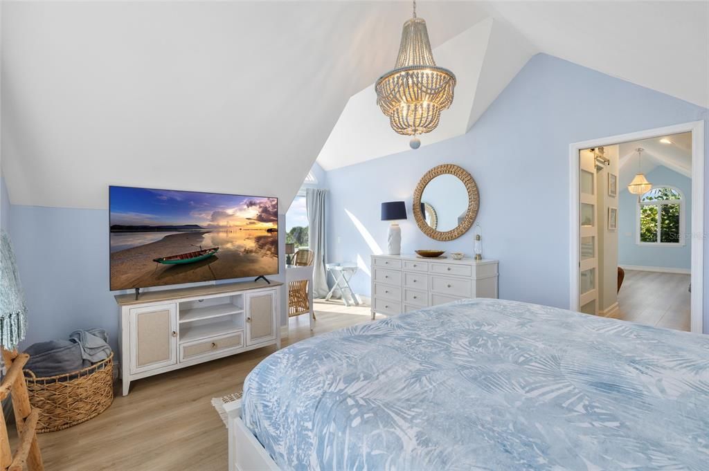 For Sale: $797,000 (3 beds, 2 baths, 1572 Square Feet)