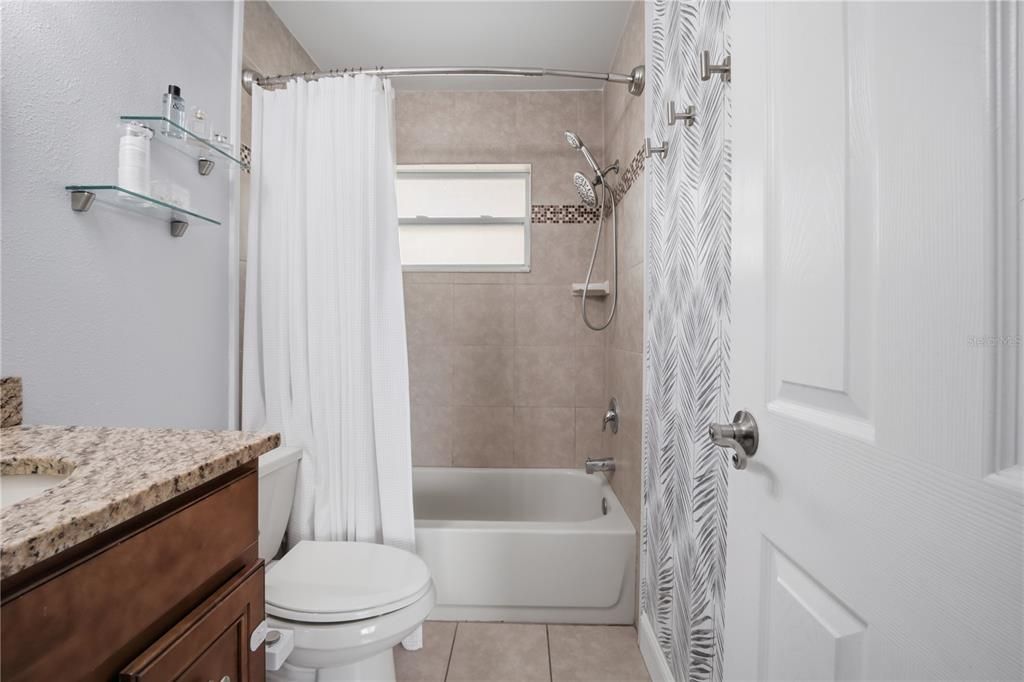 合同活跃: $335,000 (3 贝兹, 1 浴室, 1000 平方英尺)