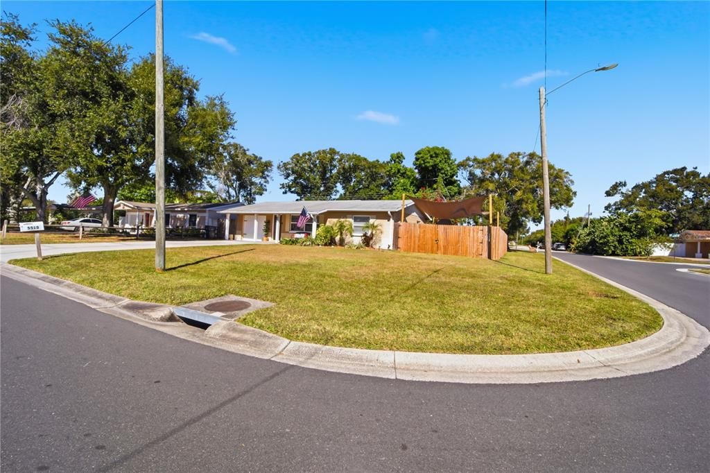 合同活跃: $335,000 (3 贝兹, 1 浴室, 1000 平方英尺)