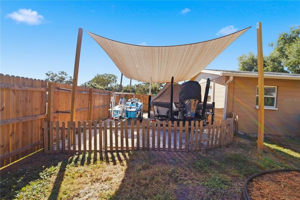 合同活跃: $335,000 (3 贝兹, 1 浴室, 1000 平方英尺)