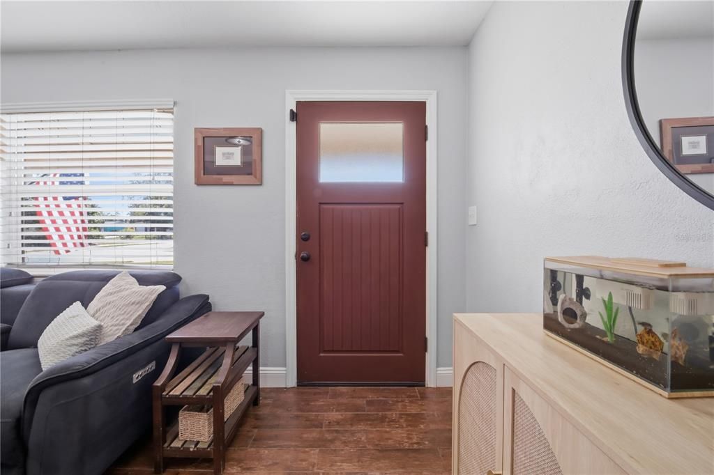 合同活跃: $335,000 (3 贝兹, 1 浴室, 1000 平方英尺)