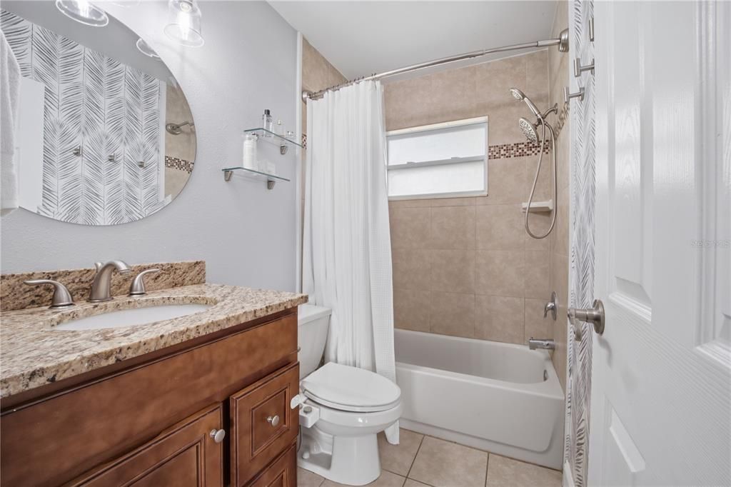 合同活跃: $335,000 (3 贝兹, 1 浴室, 1000 平方英尺)