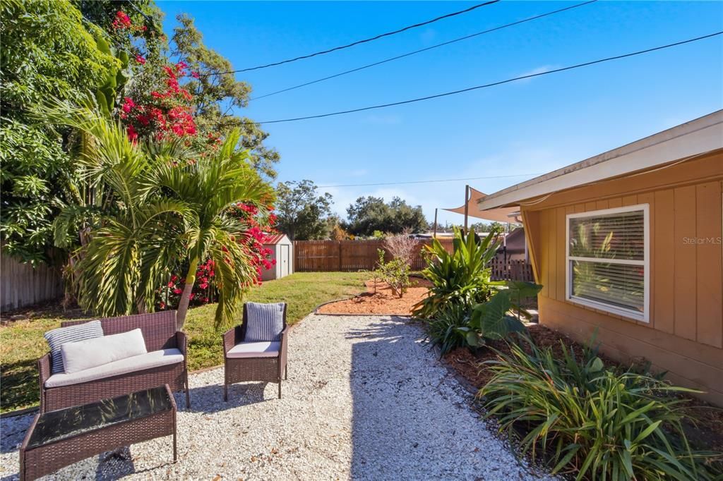 合同活跃: $335,000 (3 贝兹, 1 浴室, 1000 平方英尺)