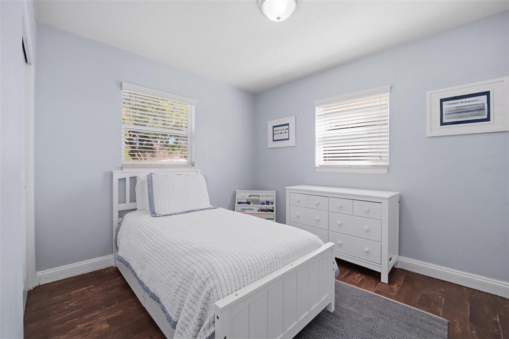 合同活跃: $335,000 (3 贝兹, 1 浴室, 1000 平方英尺)