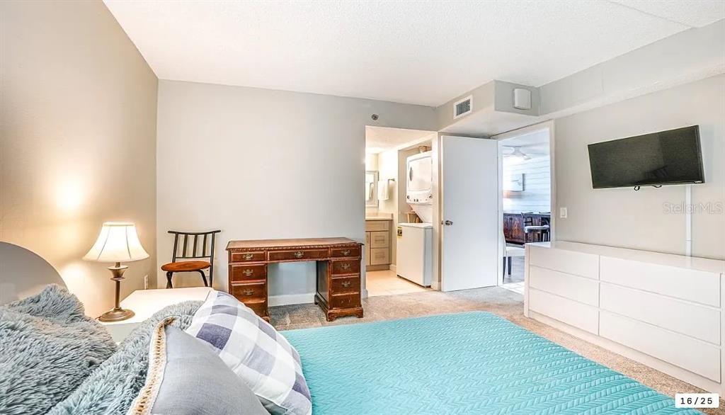 出租: $2,150 (2 贝兹, 2 浴室, 950 平方英尺)