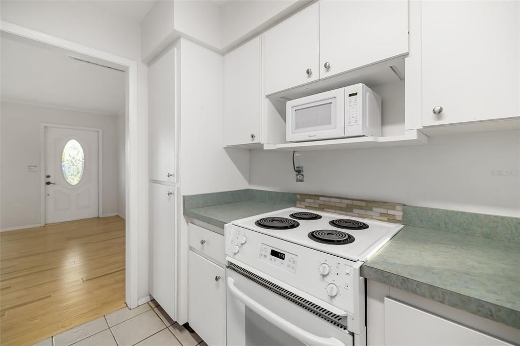 For Sale: $485,000 (4 beds, 2 baths, 1710 Square Feet)