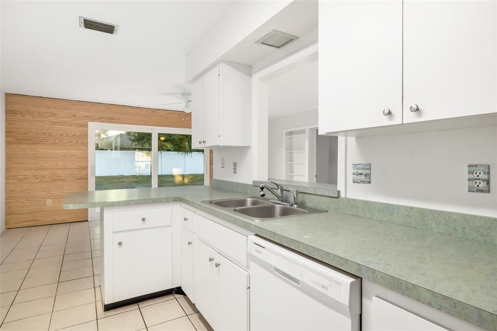 For Sale: $485,000 (4 beds, 2 baths, 1710 Square Feet)