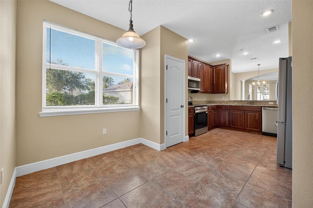 待售: $595,000 (3 贝兹, 3 浴室, 2007 平方英尺)