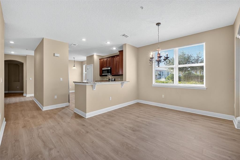 待售: $595,000 (3 贝兹, 3 浴室, 2007 平方英尺)