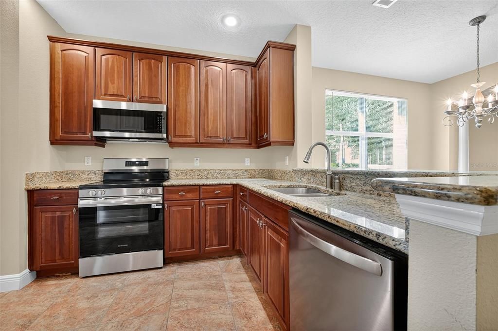 待售: $595,000 (3 贝兹, 3 浴室, 2007 平方英尺)