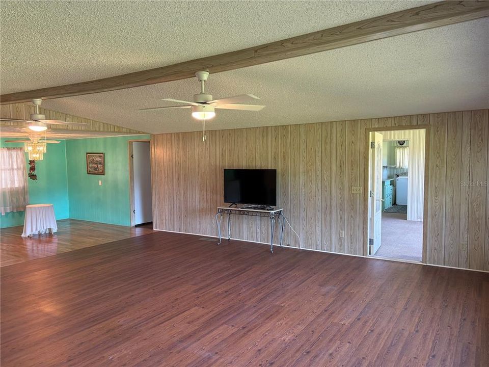 For Sale: $249,900 (3 beds, 2 baths, 1482 Square Feet)