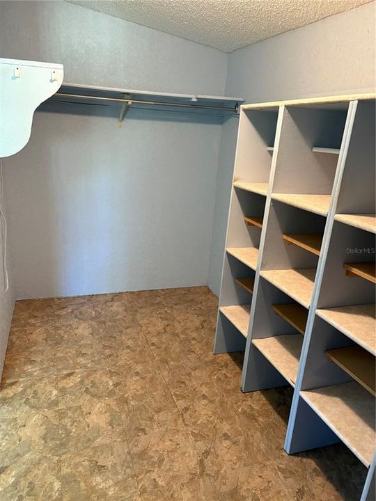 For Sale: $249,900 (3 beds, 2 baths, 1482 Square Feet)