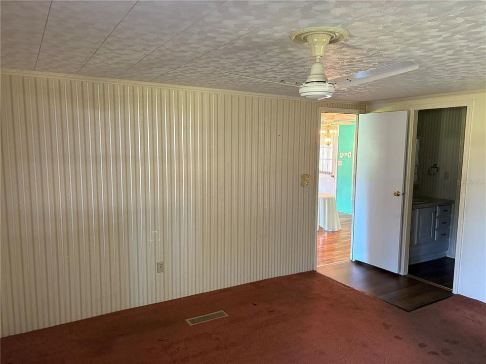 For Sale: $249,900 (3 beds, 2 baths, 1482 Square Feet)