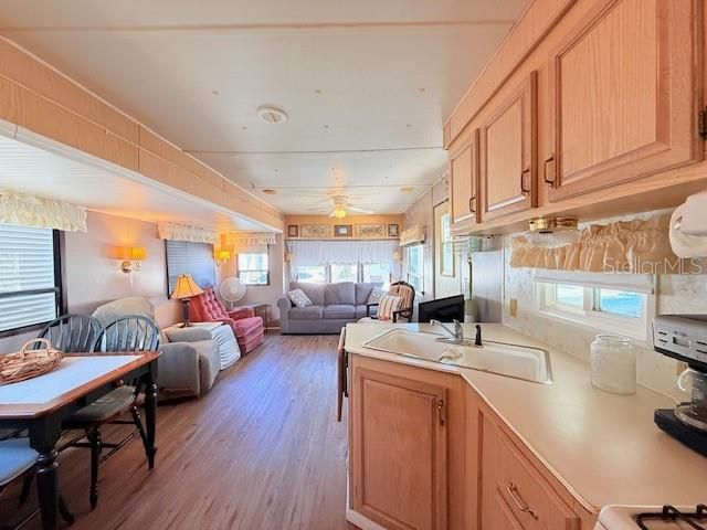 For Sale: $49,900 (1 beds, 1 baths, 386 Square Feet)