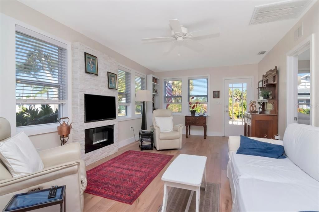 Activo con contrato: $314,900 (2 camas, 1 baños, 914 Pies cuadrados)