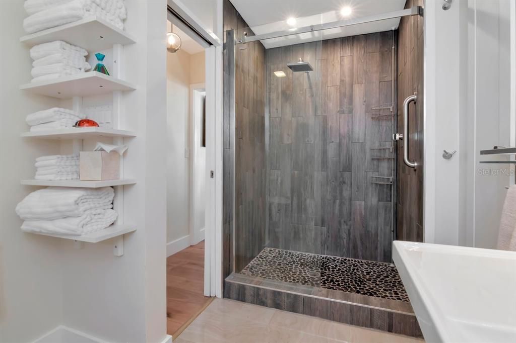 Activo con contrato: $314,900 (2 camas, 1 baños, 914 Pies cuadrados)