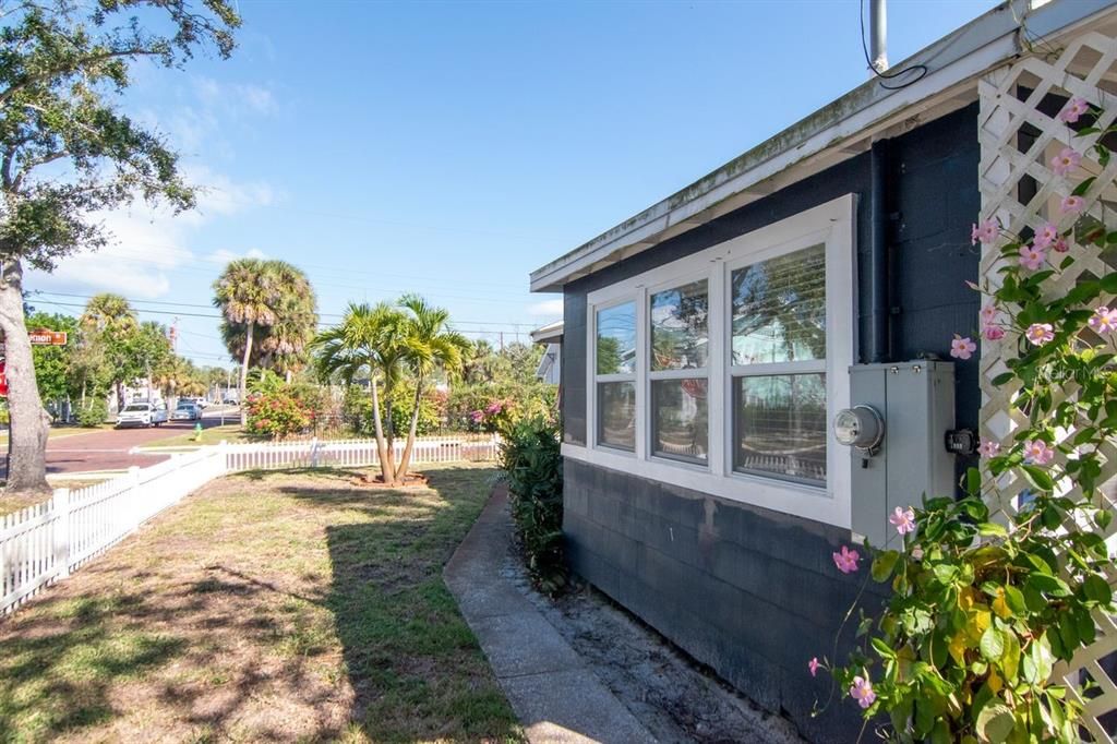 Activo con contrato: $314,900 (2 camas, 1 baños, 914 Pies cuadrados)