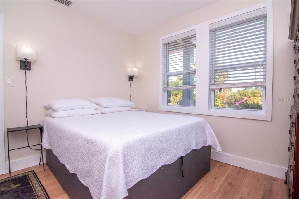 Activo con contrato: $314,900 (2 camas, 1 baños, 914 Pies cuadrados)