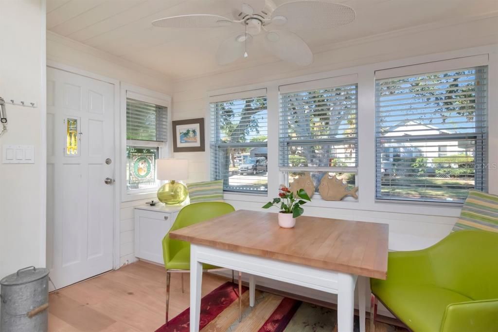 Activo con contrato: $314,900 (2 camas, 1 baños, 914 Pies cuadrados)