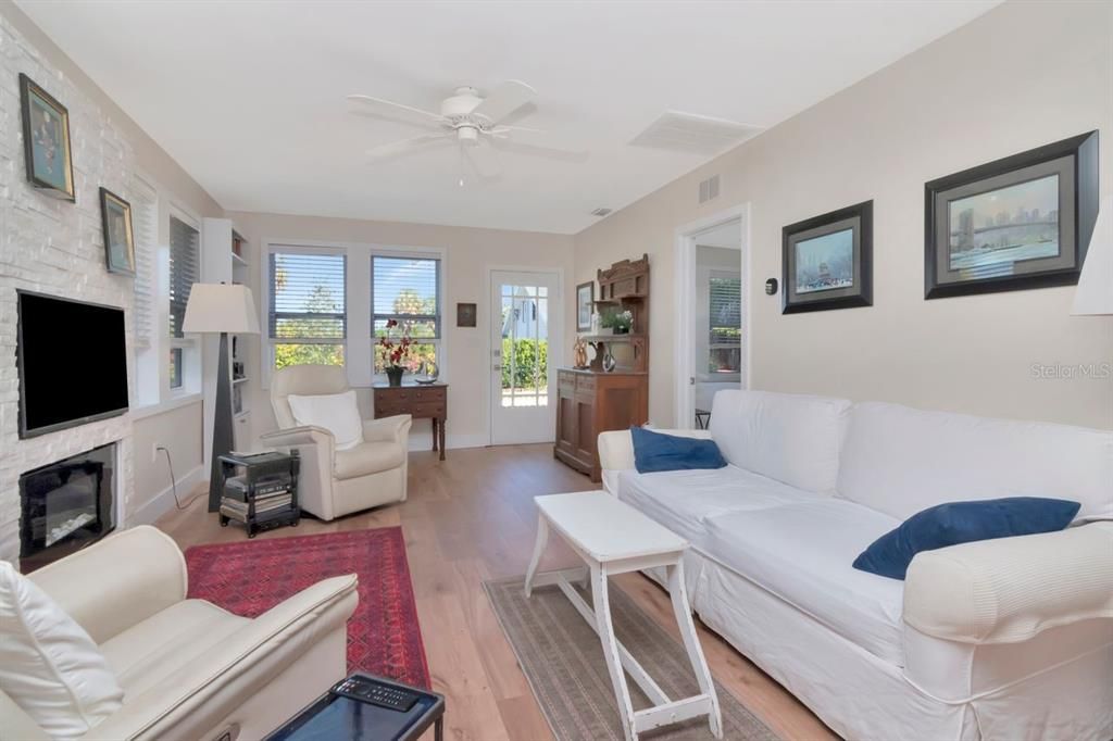 Activo con contrato: $314,900 (2 camas, 1 baños, 914 Pies cuadrados)