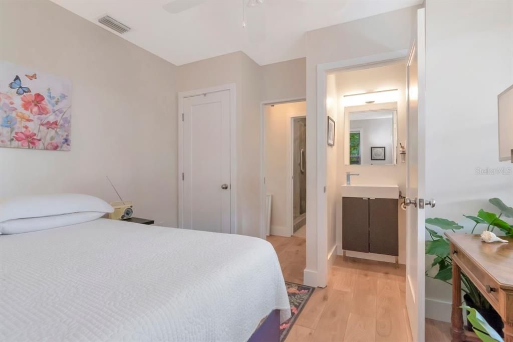 Activo con contrato: $314,900 (2 camas, 1 baños, 914 Pies cuadrados)