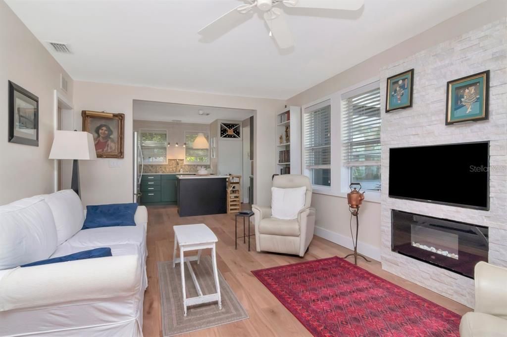 Activo con contrato: $314,900 (2 camas, 1 baños, 914 Pies cuadrados)