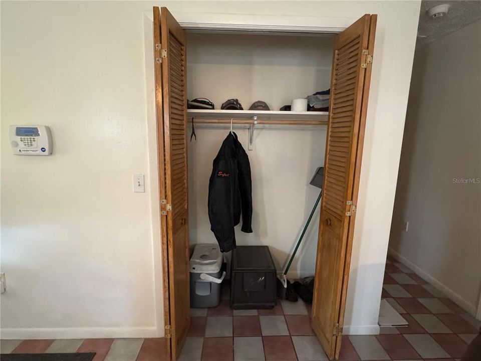 На продажу: $198,000 (2 спален, 1 ванн, 998 Квадратных фут)