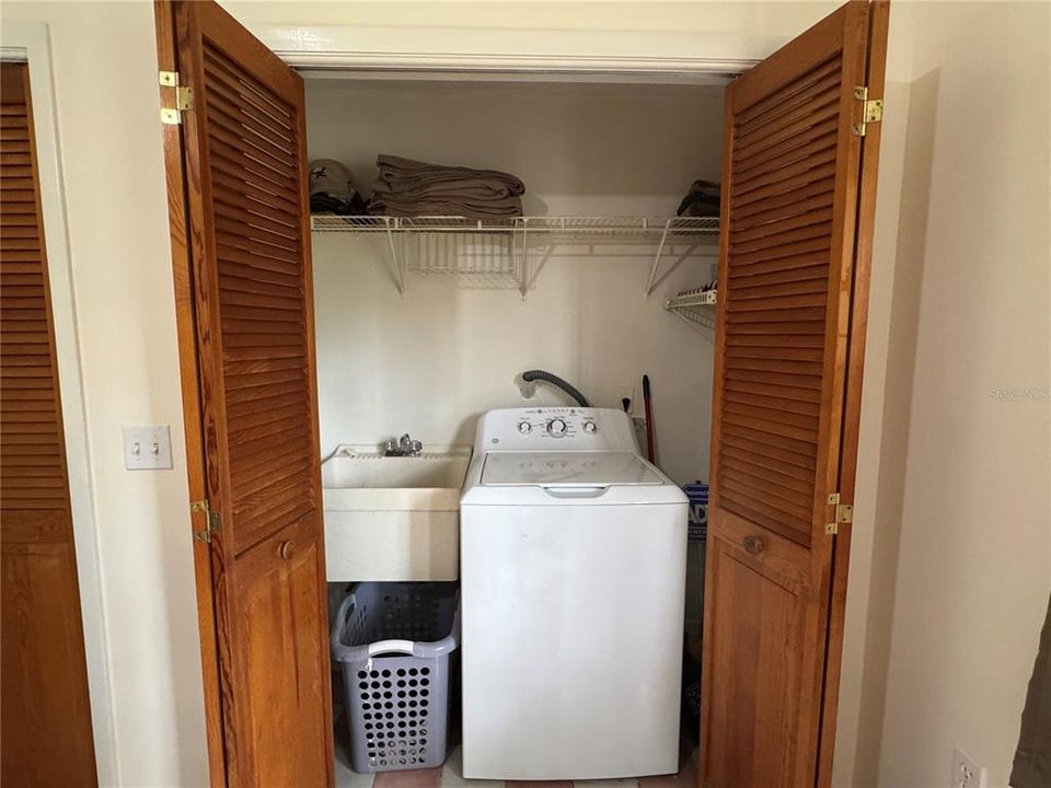 На продажу: $198,000 (2 спален, 1 ванн, 998 Квадратных фут)