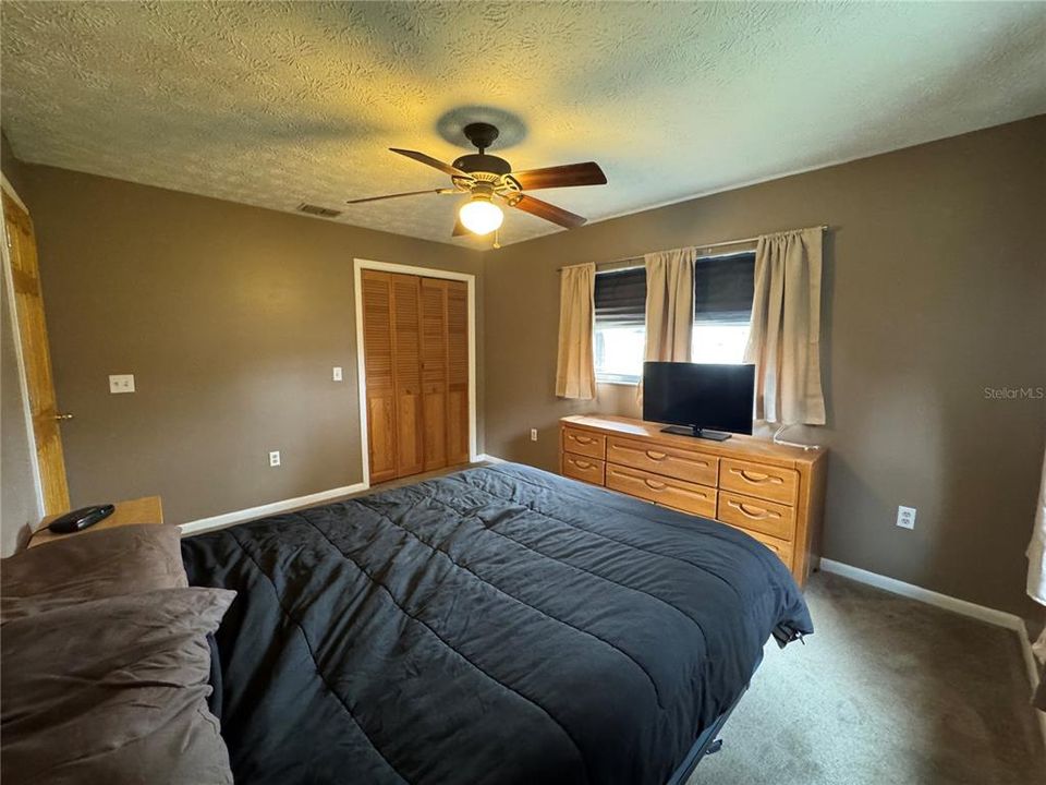 На продажу: $198,000 (2 спален, 1 ванн, 998 Квадратных фут)