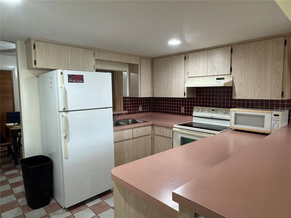 На продажу: $198,000 (2 спален, 1 ванн, 998 Квадратных фут)