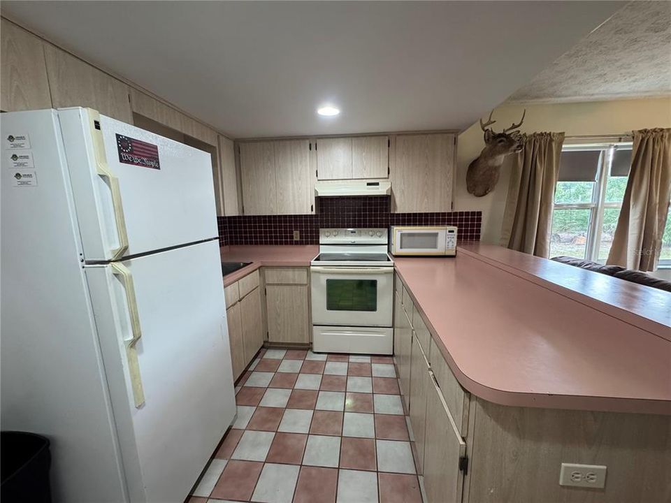 На продажу: $198,000 (2 спален, 1 ванн, 998 Квадратных фут)